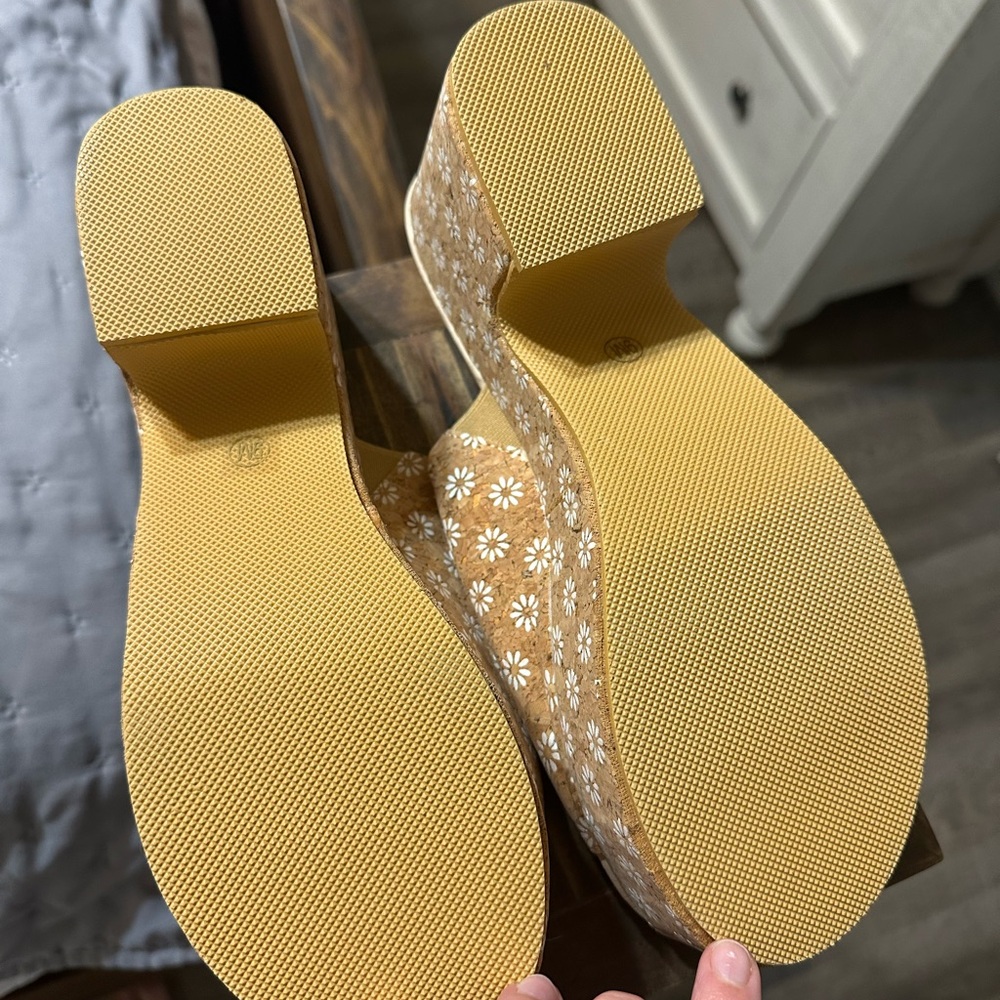 Tan Floral Women's Shoes - Picture 3 of 3